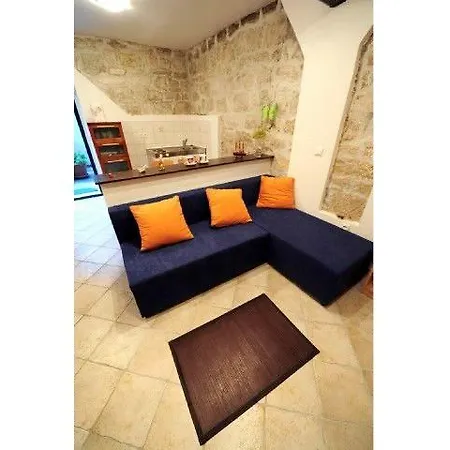 Ivana Apartman *